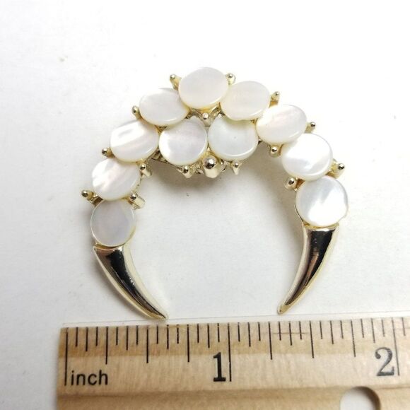Vintage Crescent Moon Shape Brooch, Gold Tone White Disc Detail Lapel Pin - Picture 3 of 6